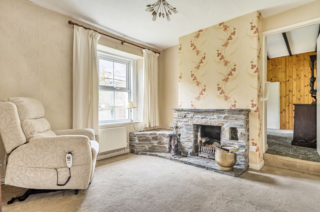 Property photo 2 of 16 2 - 1332268-16-6888Bc...