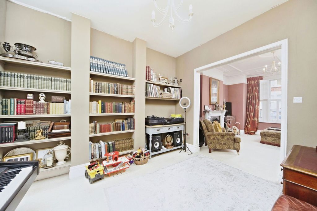 Property photo 3 of 8