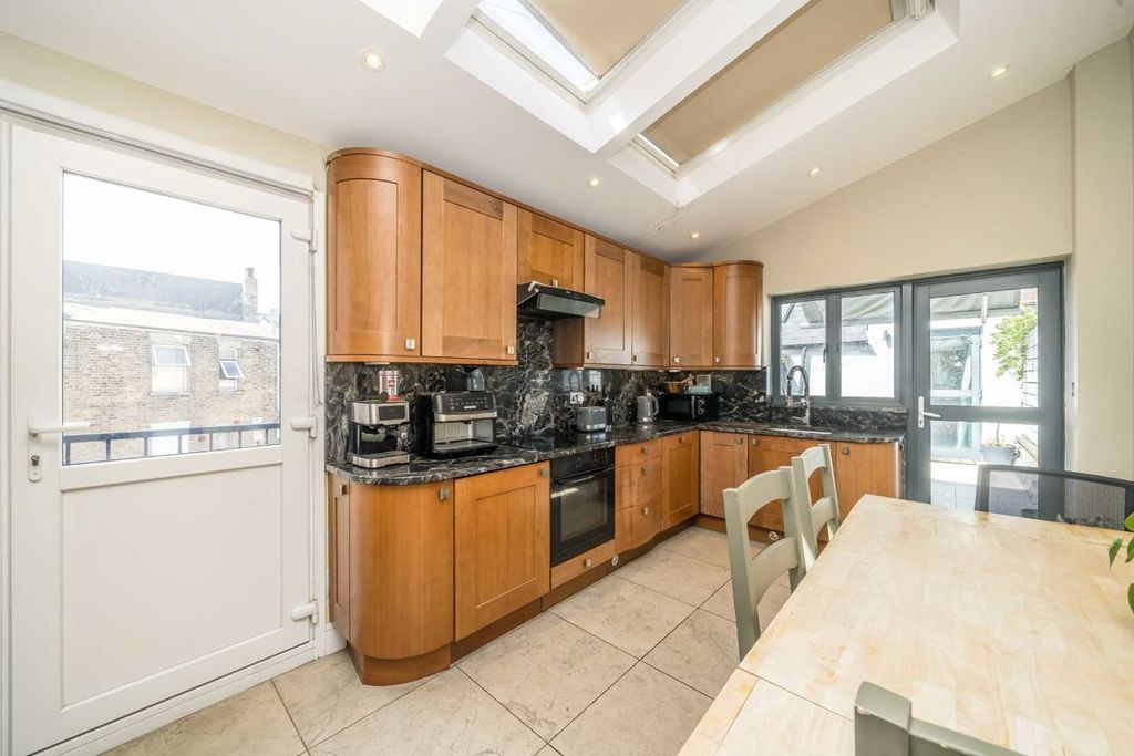 Property photo 2 of 6