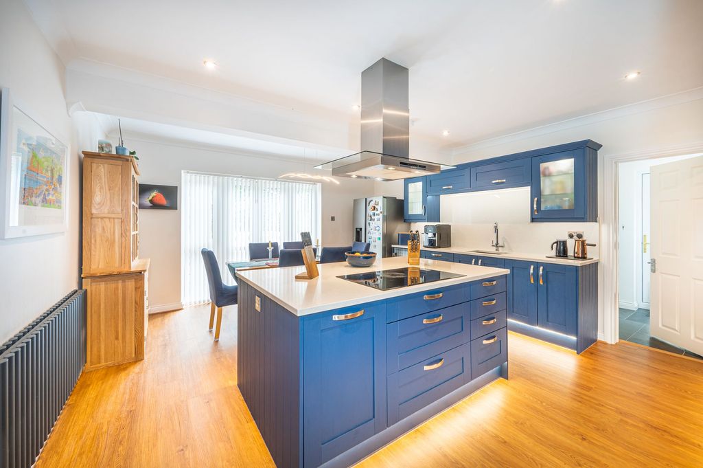 Property photo 2 of 24