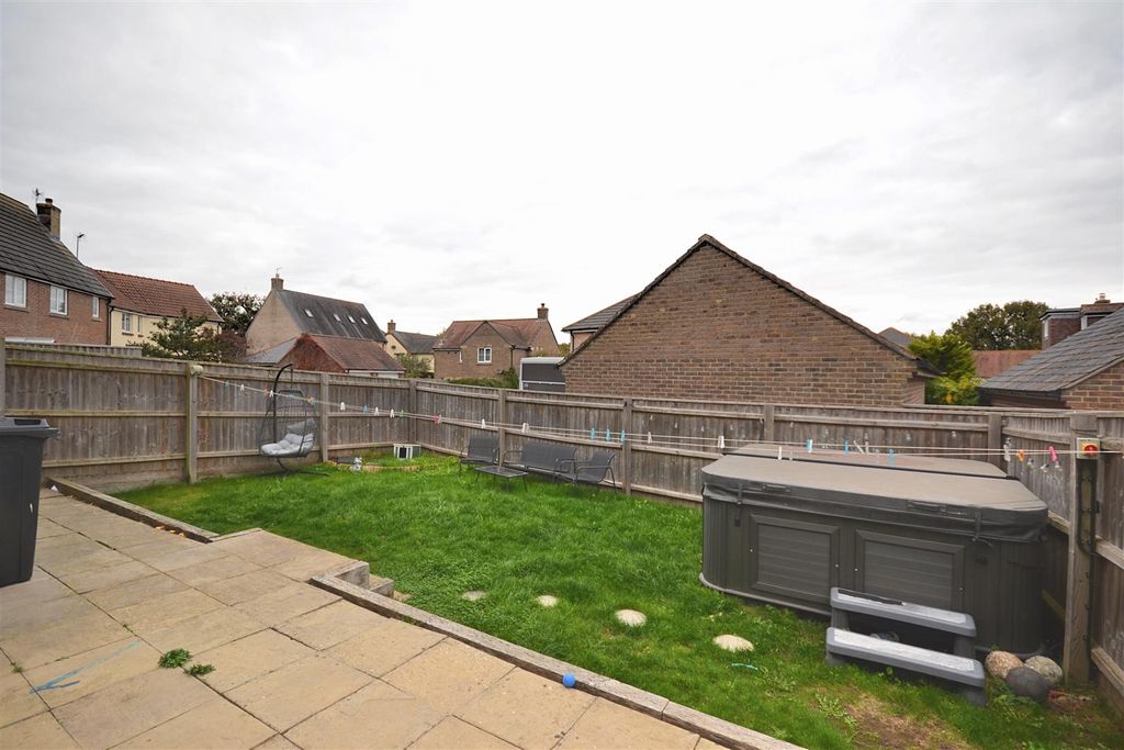 Property photo 3 of 13 0030.Png