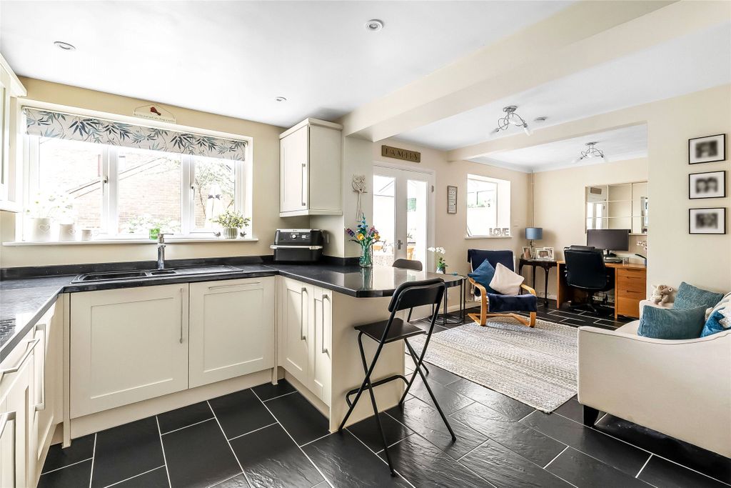 Property photo 2 of 12 Picture No. 21