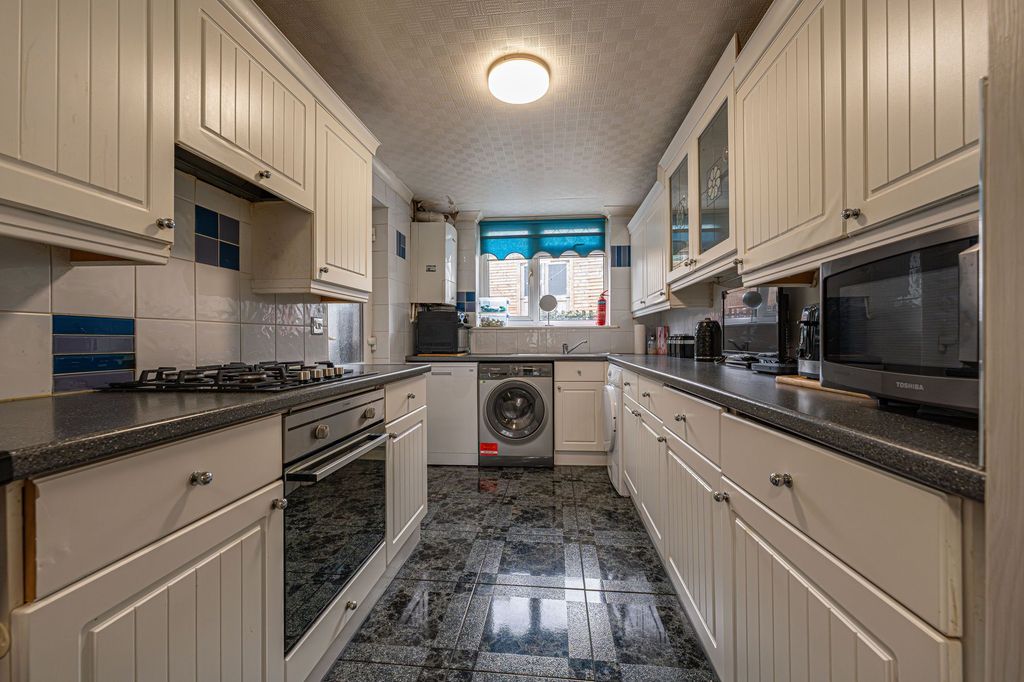 Property photo 2 of 37