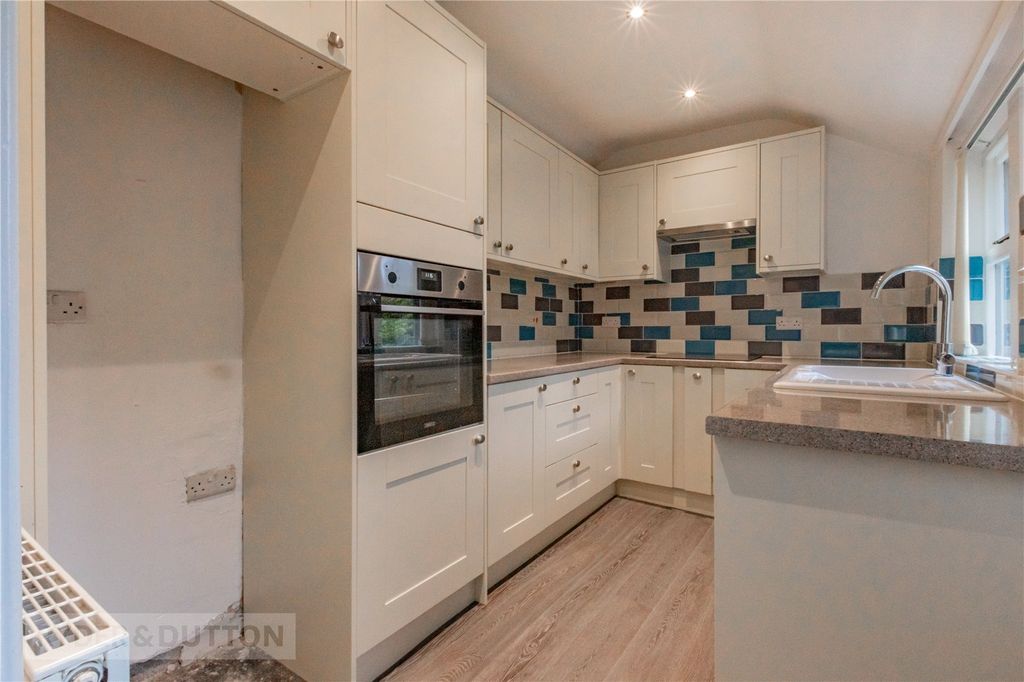 Property photo 2 of 19 Kitchen
