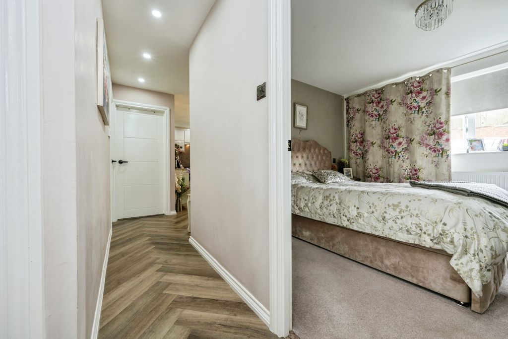 Additional image 7 of 2 bed flat for saleSpoondell, Dunstable LU6