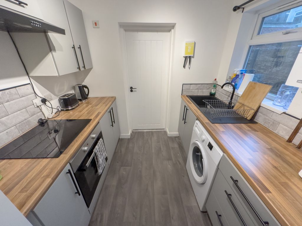 Property photo 2 of 8 9