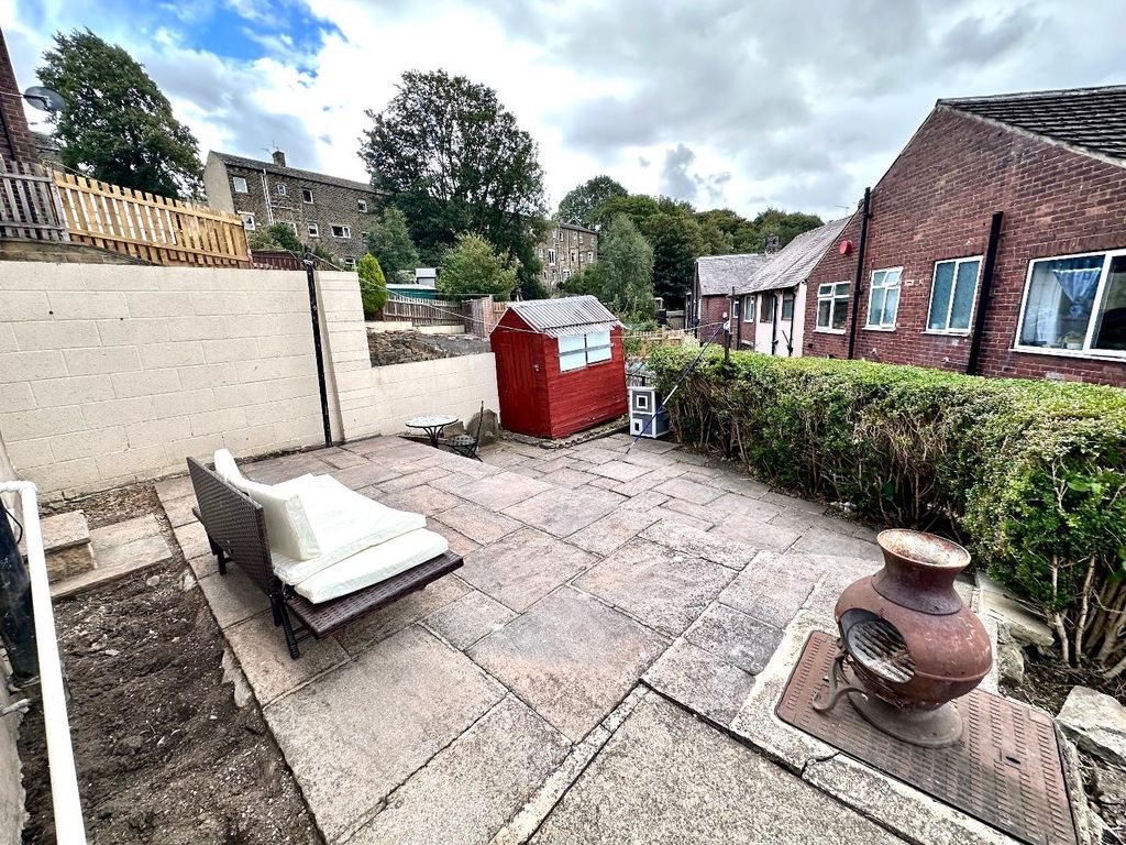 Property photo 2 of 18 Externally