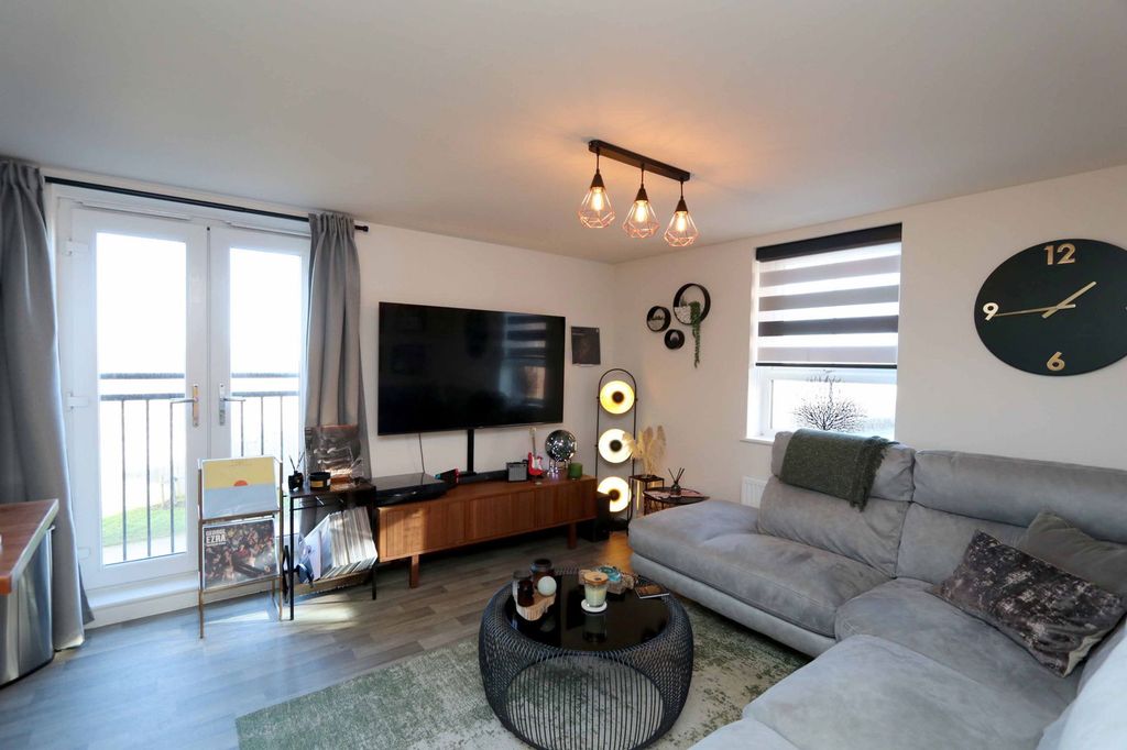 Property photo 2 of 8