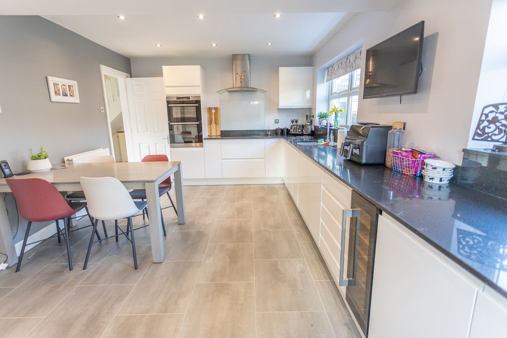 Property photo 3 of 19 Re-Fitted Kitchen/Diner
