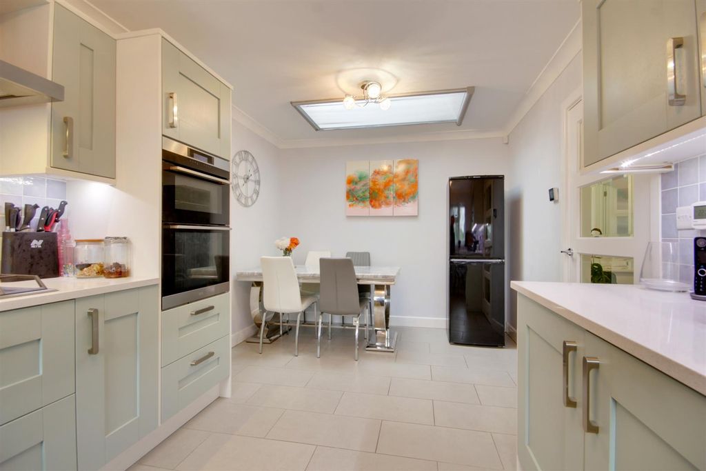 Property photo 3 of 20 Img_2304-Img_2306.Jpg