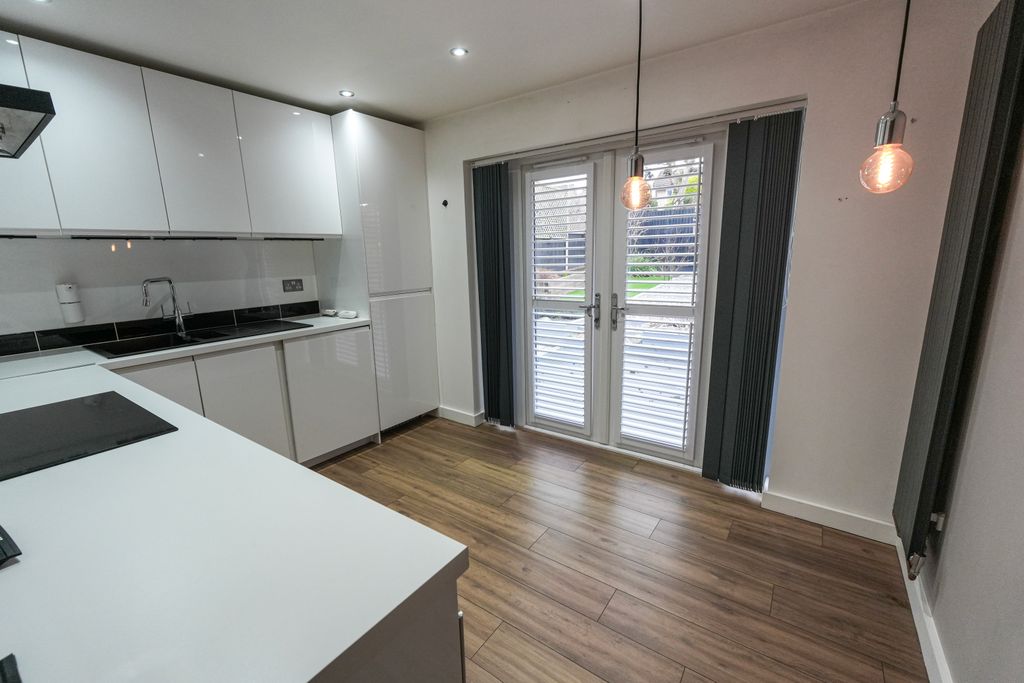 Property photo 2 of 16 Kitchen/Breakfast Room