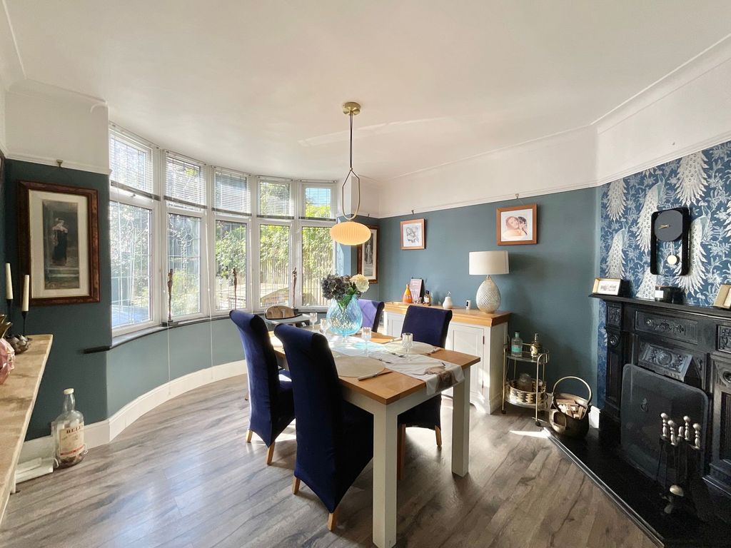 Property photo 3 of 27