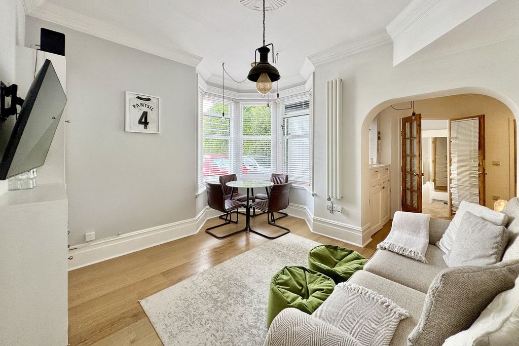 Property photo 2 of 11