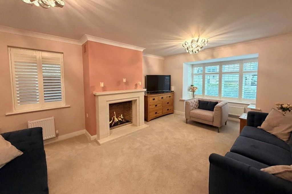 Property photo 2 of 37
