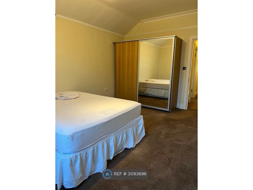 Property photo 3 of 10 Bedroom 1