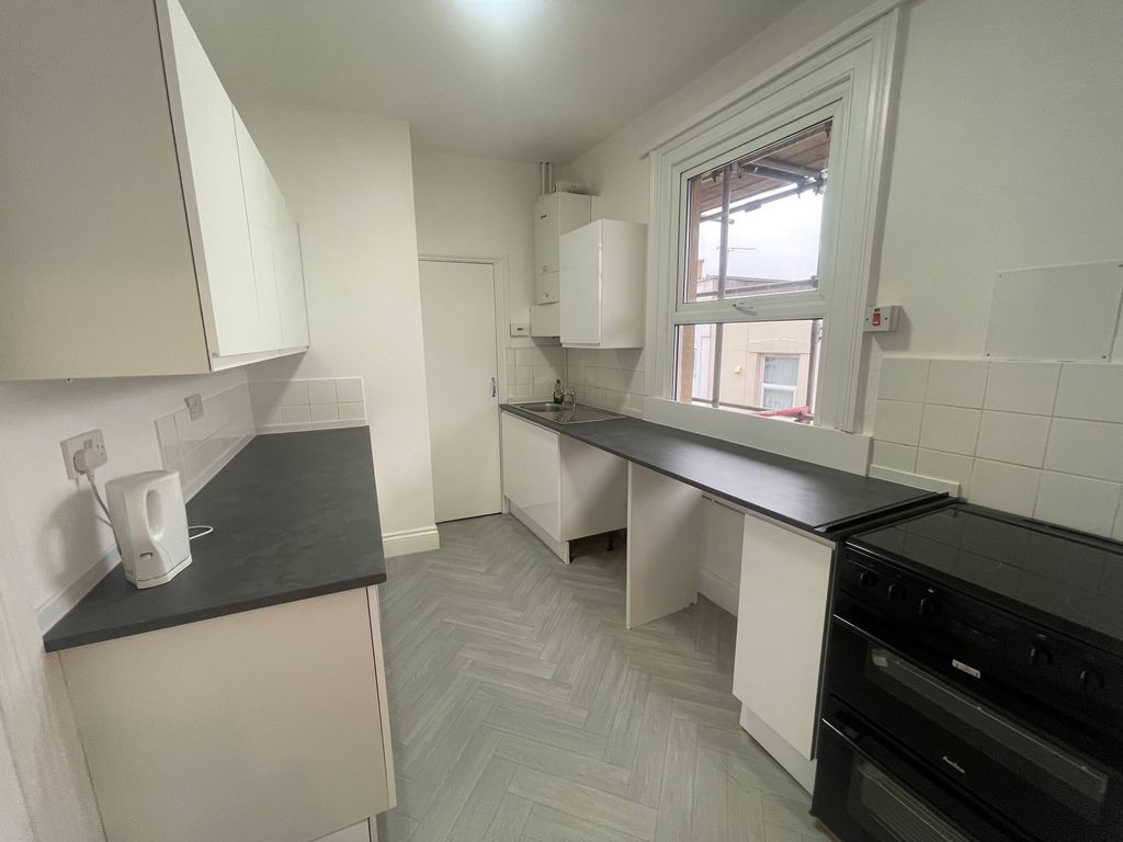 Property photo 2 of 5 Kitchen