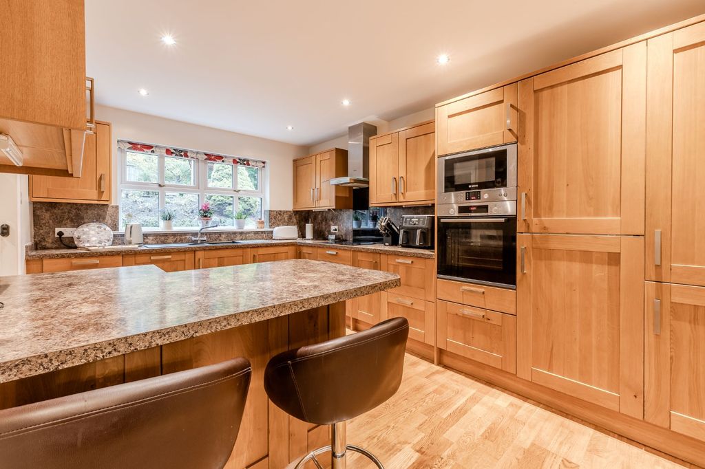 Property photo 2 of 20 Picture No. 18