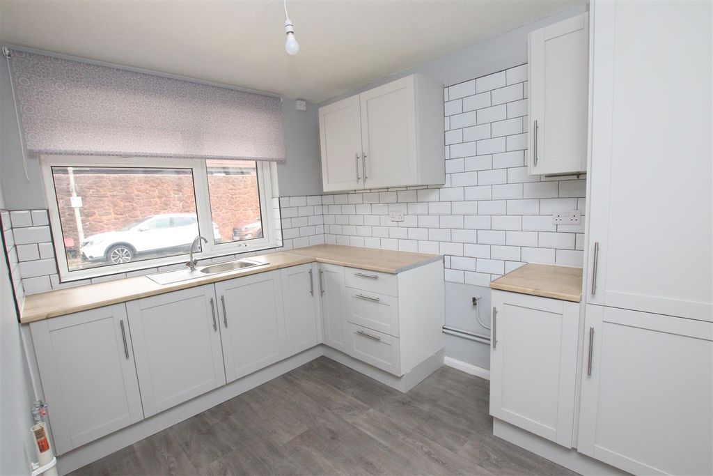 Property photo 2 of 10 Kitchen..Jpg