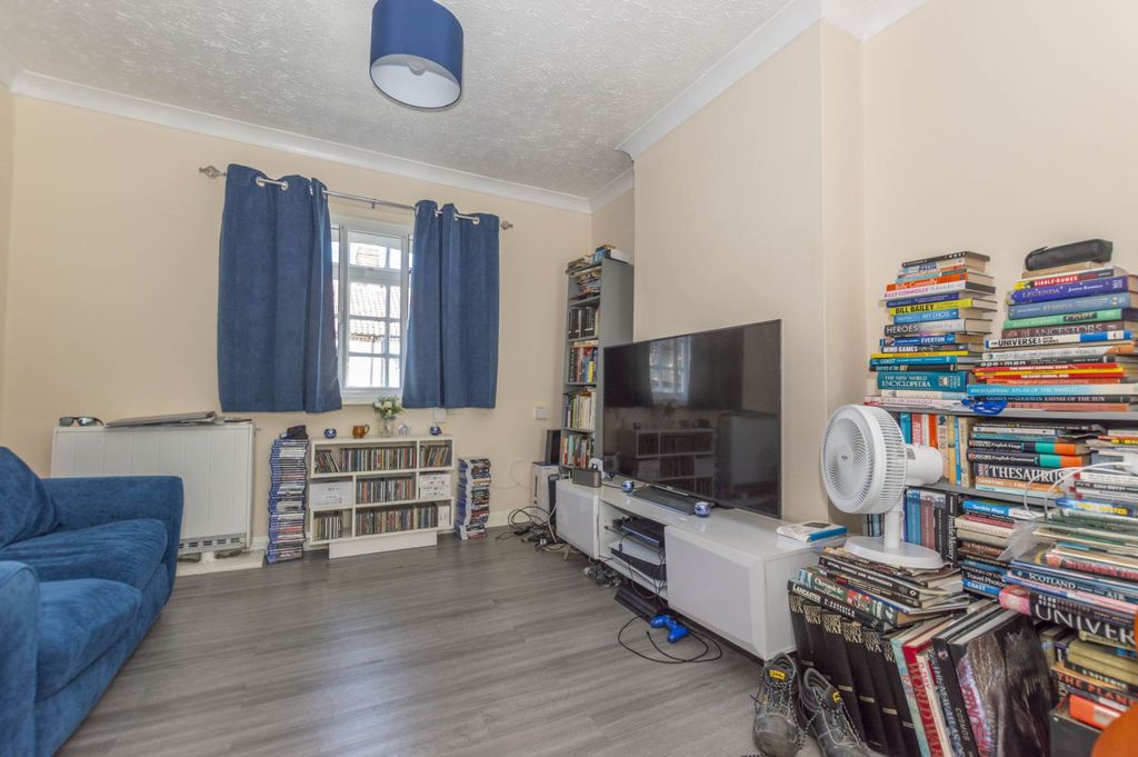 Property photo 3 of 13