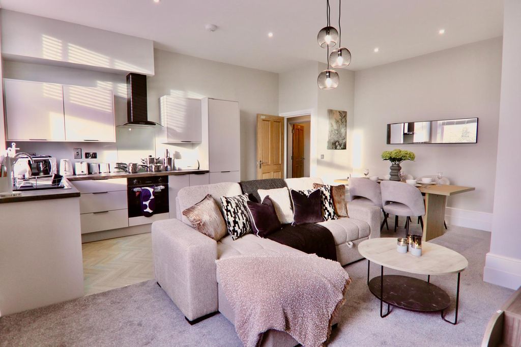 Property photo 1 of 1 1B South Parade