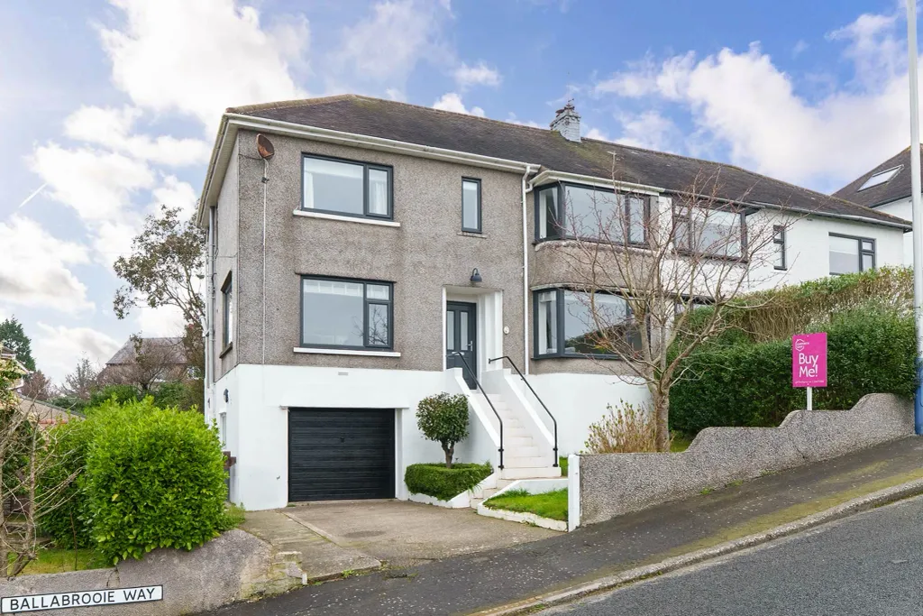 Property photo 1 of 32