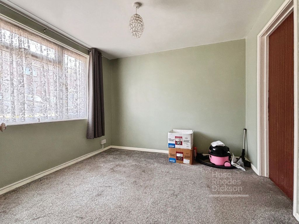 Property photo 2 of 10 Living Room