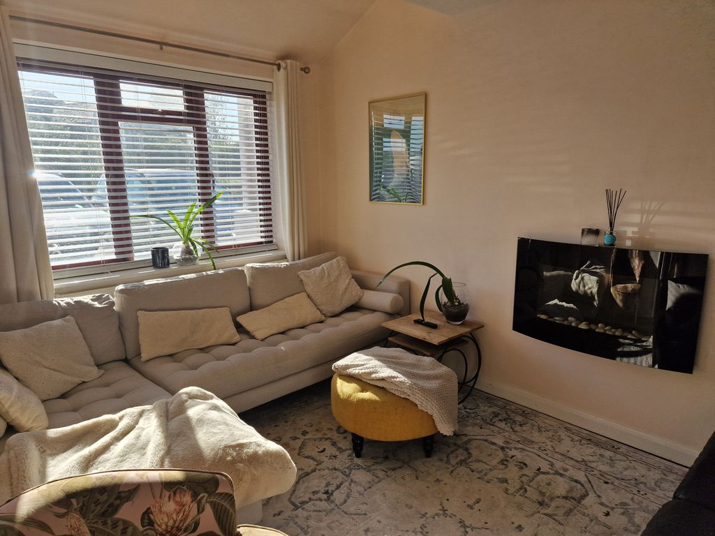 Property photo 3 of 9 Lounge