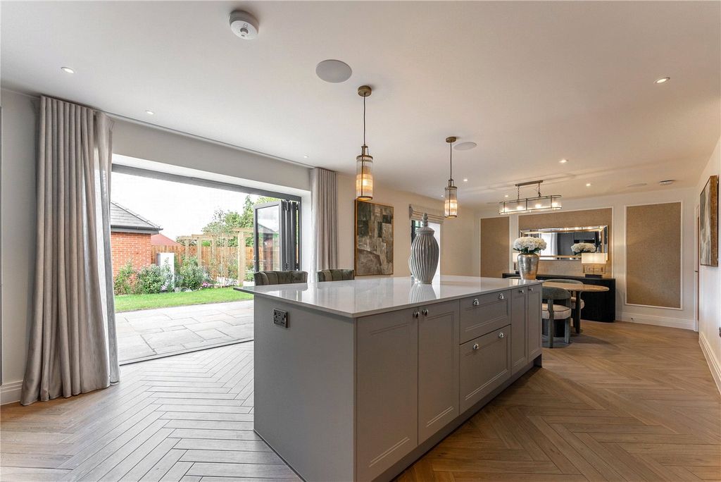 Property photo 1 of 23 Ellington Lodge