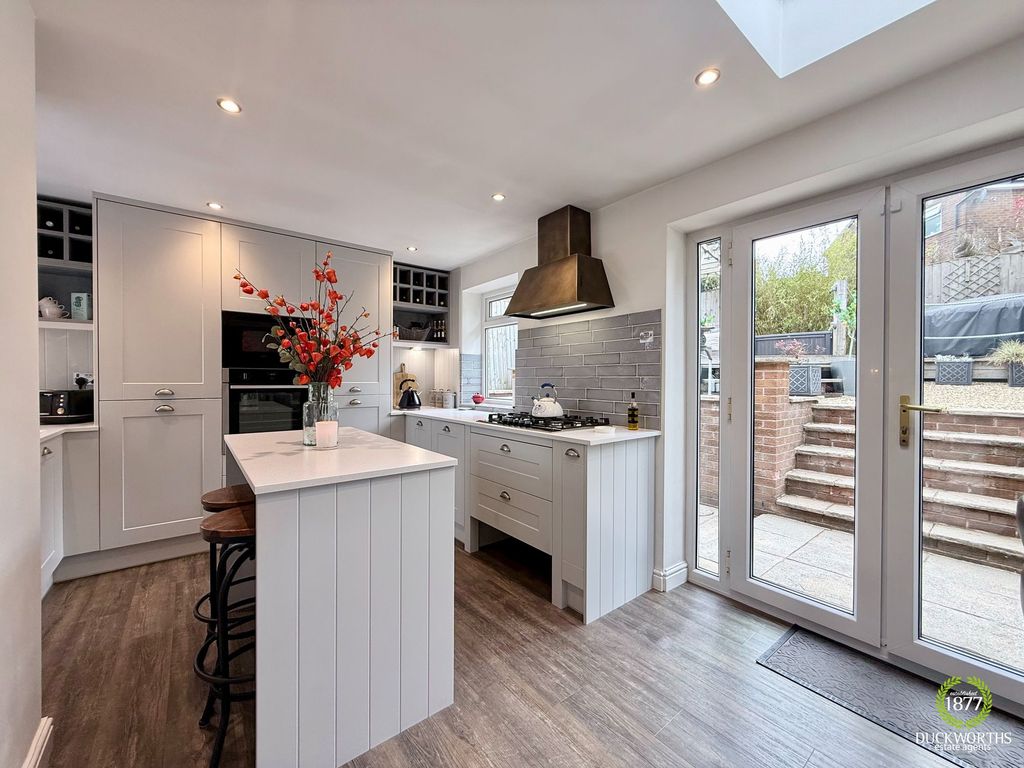 Property photo 3 of 35