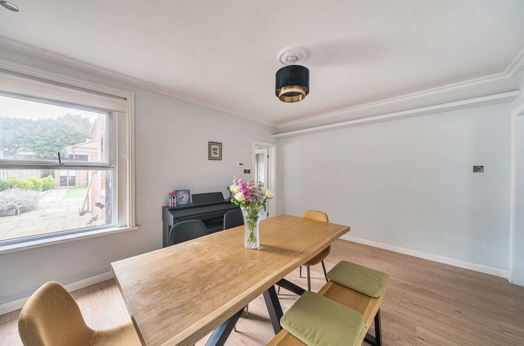 Property photo 3 of 12 1404995-21-699c73...