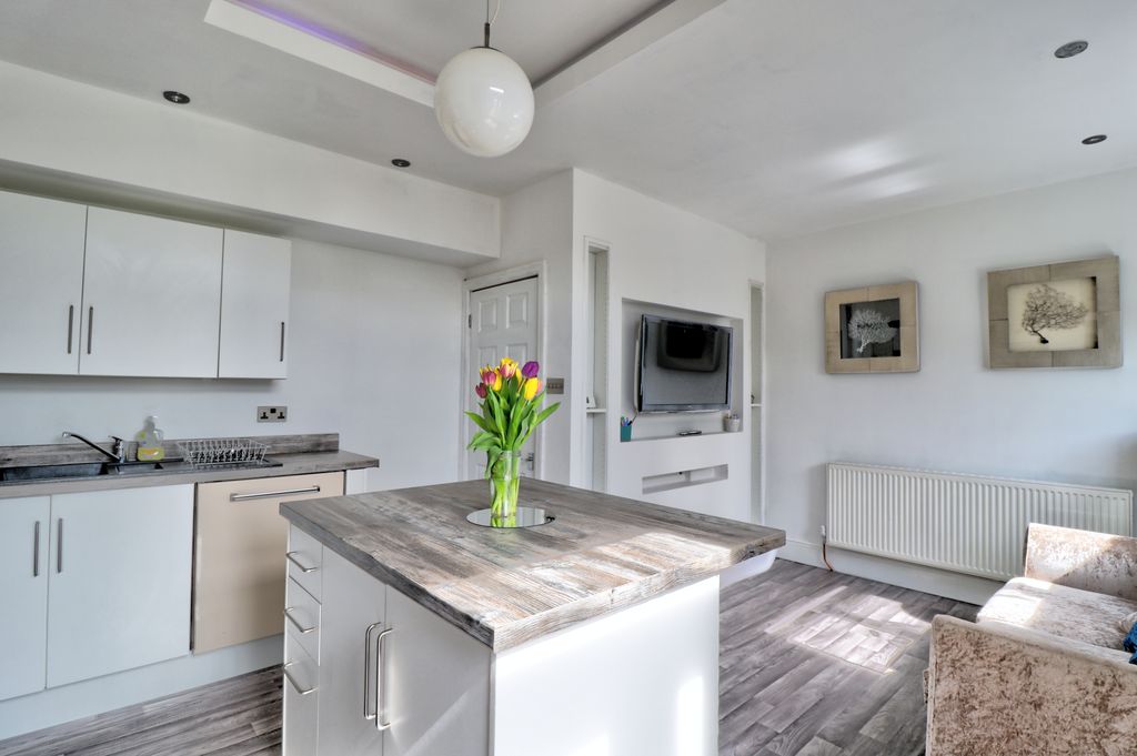 Property photo 2 of 18 Kitchen Diner 1.2