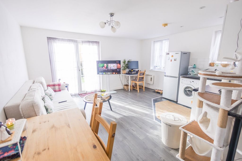 Property photo 2 of 9