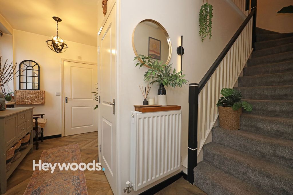 Property photo 2 of 33