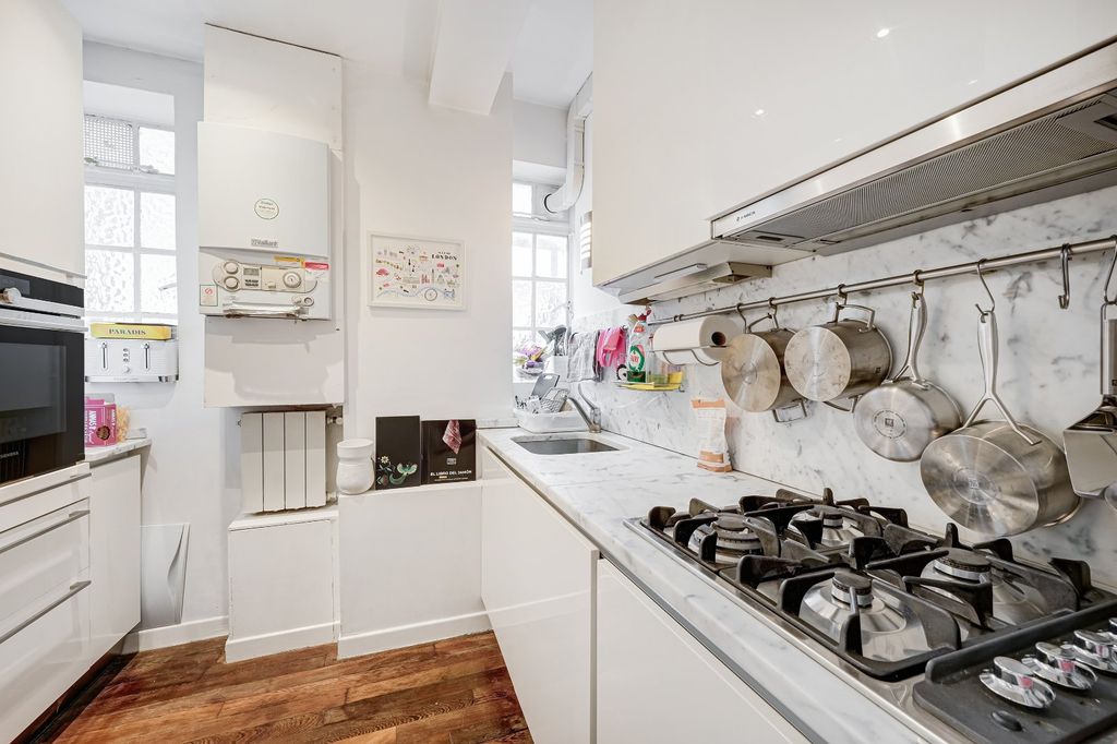 Property photo 2 of 9 Kitchen
