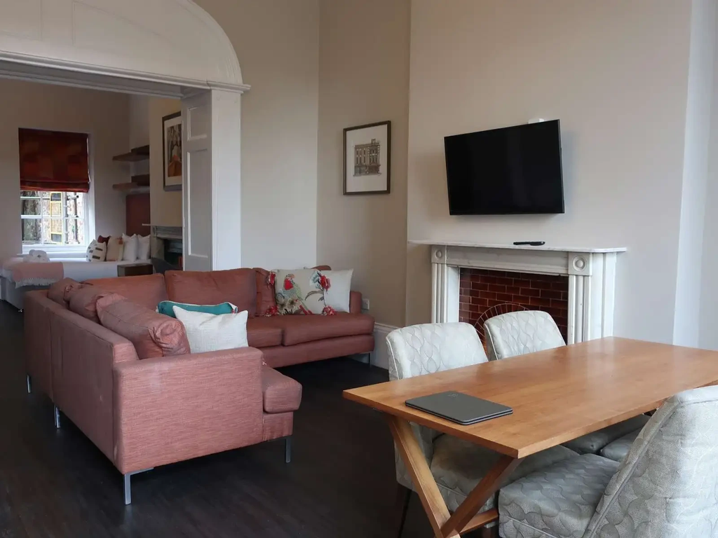 Property photo 1 of 12 2Dcbaadf-9c6F-4A9A-Bb85-d23c2F59Ab76_Result.Webp