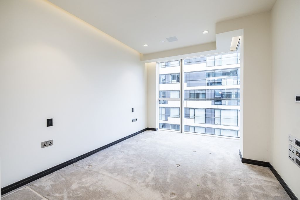 Property photo 3 of 15 Balmoral-House-005