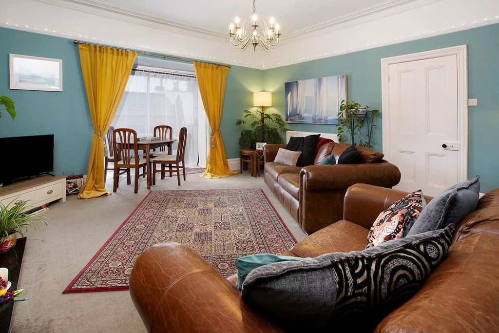 Property photo 2 of 20