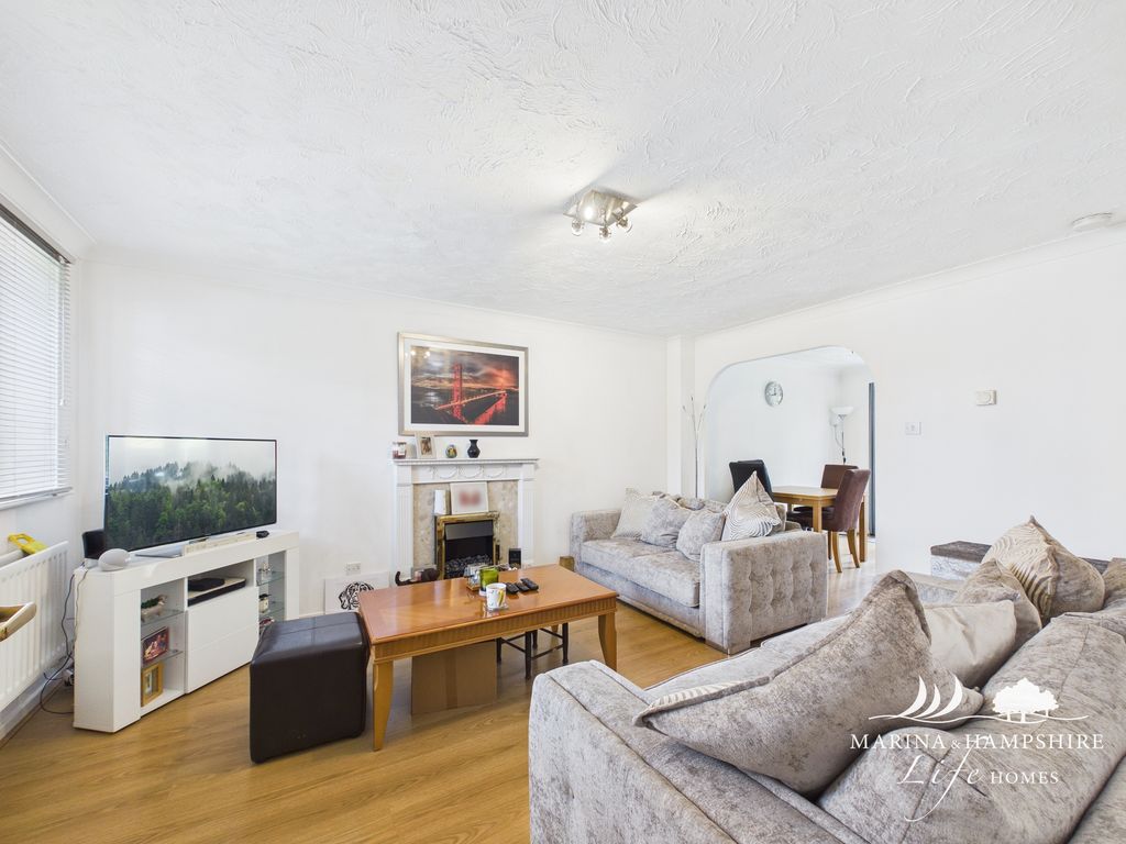 Property photo 2 of 20 Cam03915G0-Pr0049-Still006