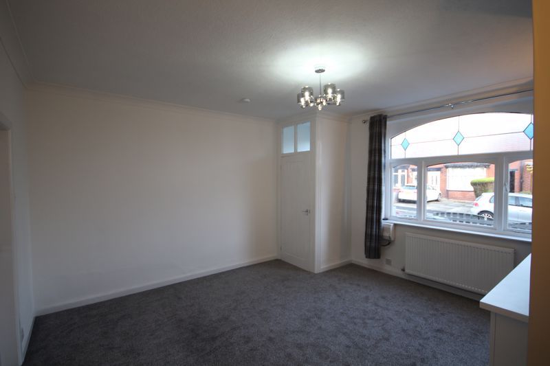 Property photo 3 of 12 Lounge (2)