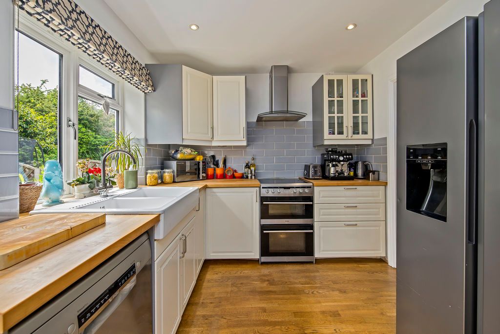 Property photo 3 of 20 Kitchen