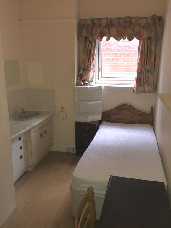 Property photo 1 of 11 Cover