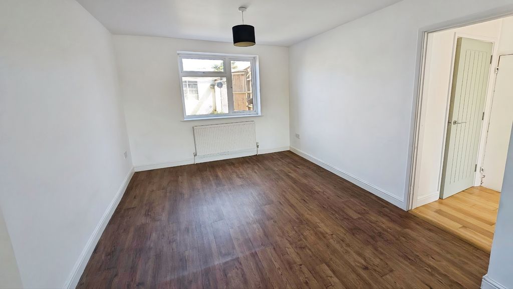 Property photo 3 of 18 Pbox-Img.Jpg