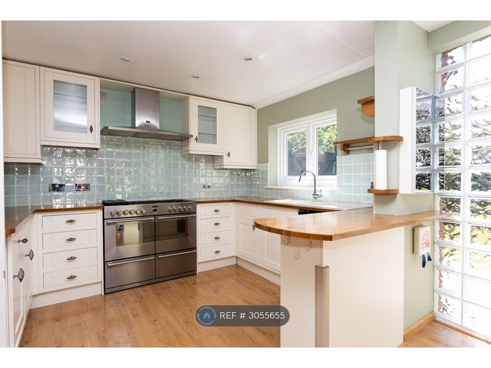 Property photo 2 of 14 Kitchen