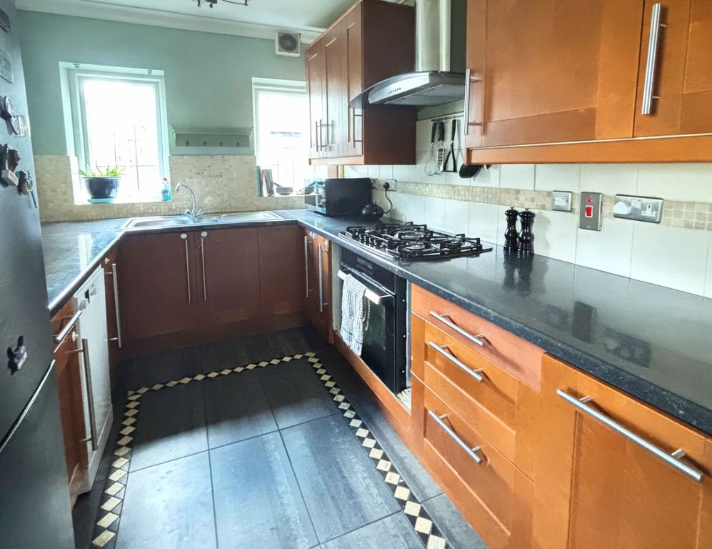 Property photo 3 of 16 Kitchen