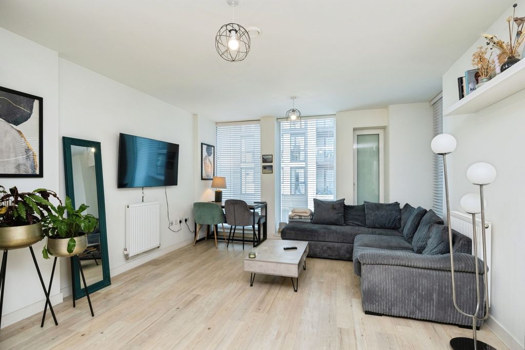 Property photo 2 of 17 Pbox-Img.Jpg