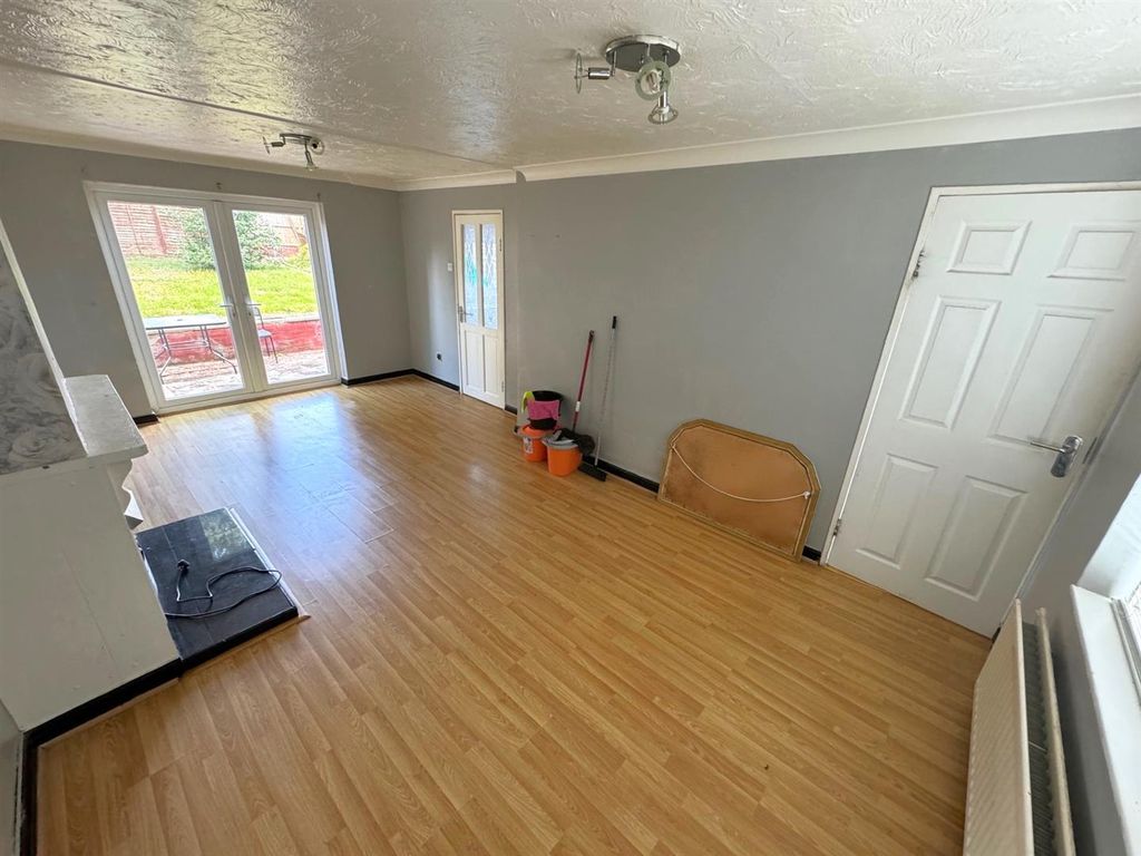 Property photo 2 of 17 Thumbnail_Img_9585.Jpg