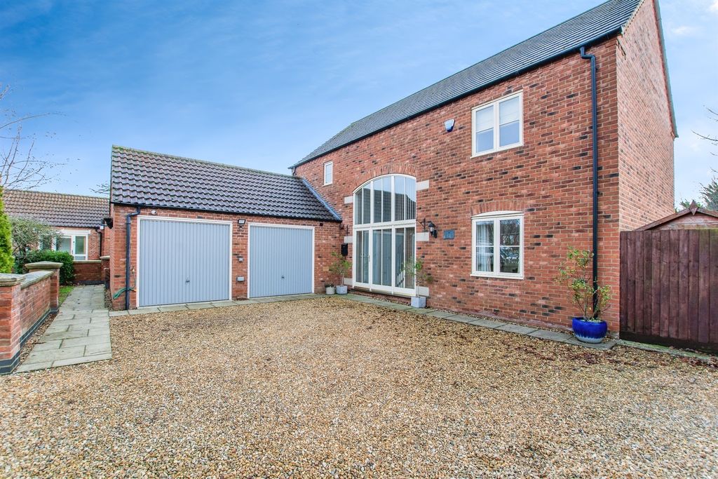 Property photo 2 of 23