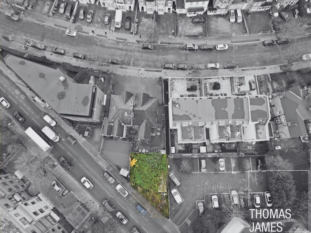 Property photo 3 of 12