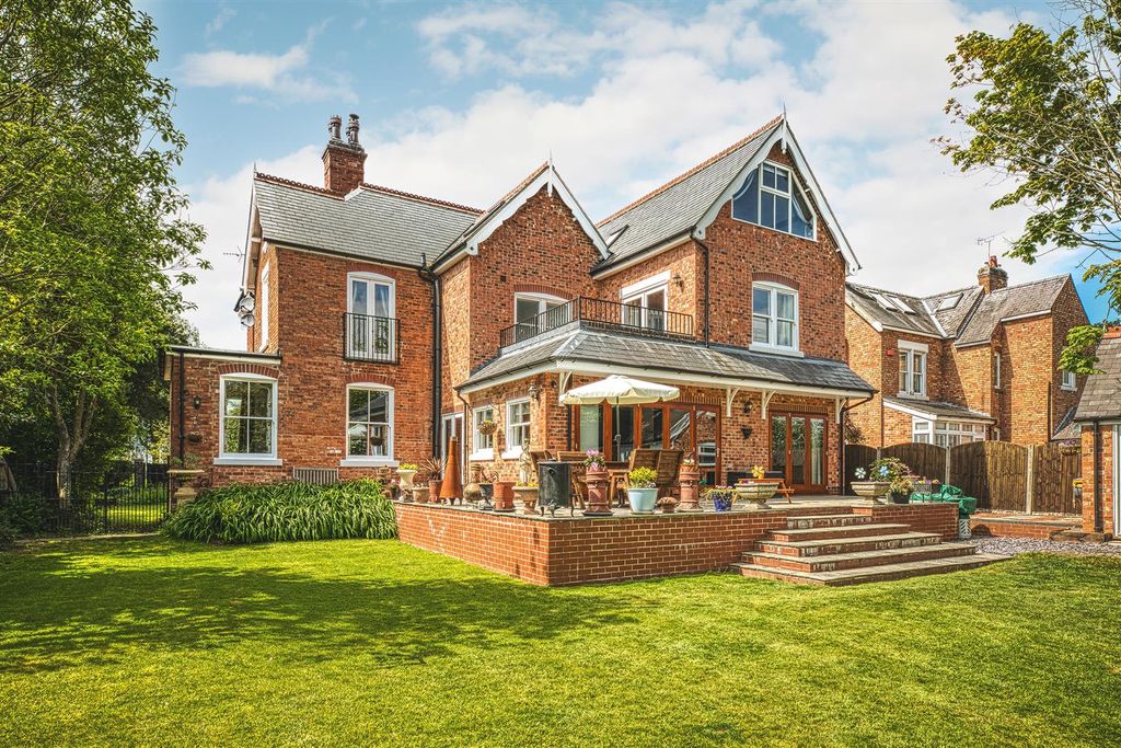 Property photo 1 of 64