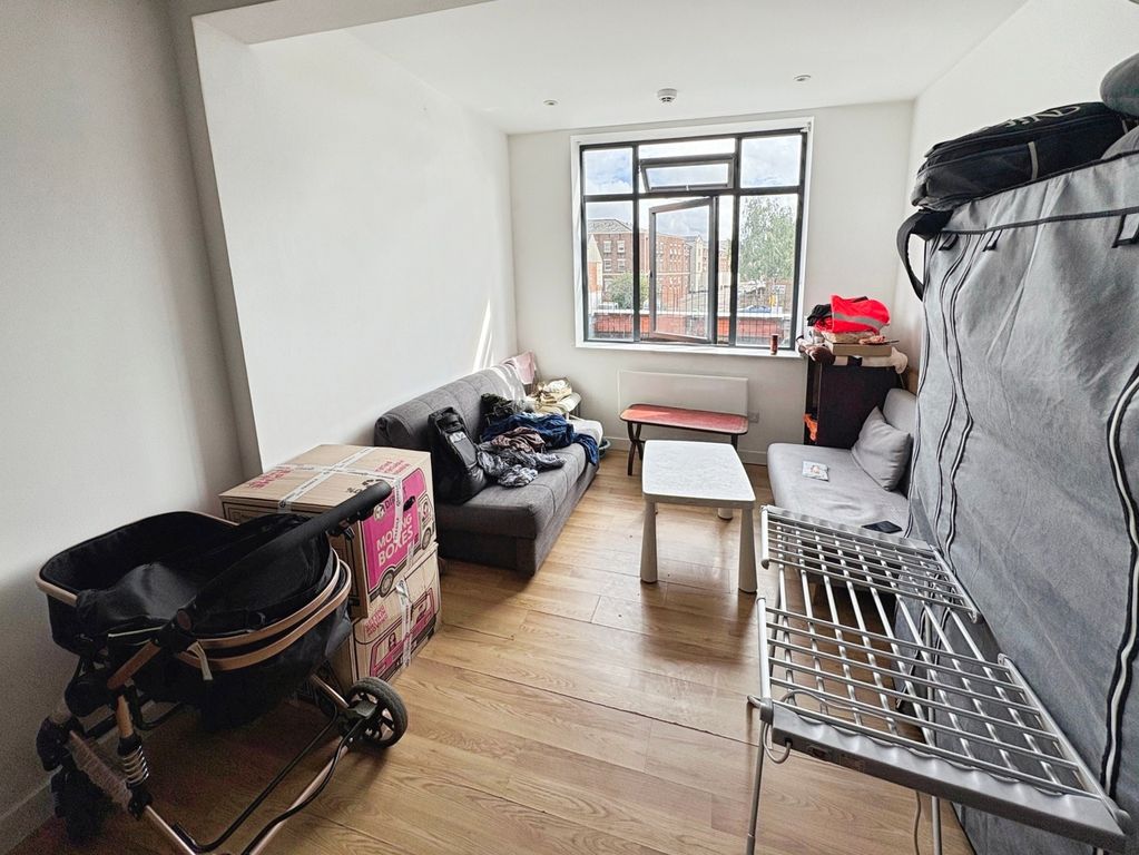 Property photo 3 of 8 Pbox-Img.Jpg